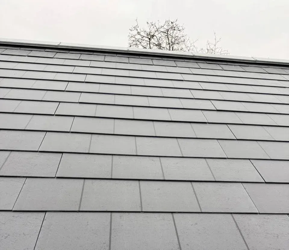 Detalje af SUNSLATE i naturskifertaget i Birkerød
